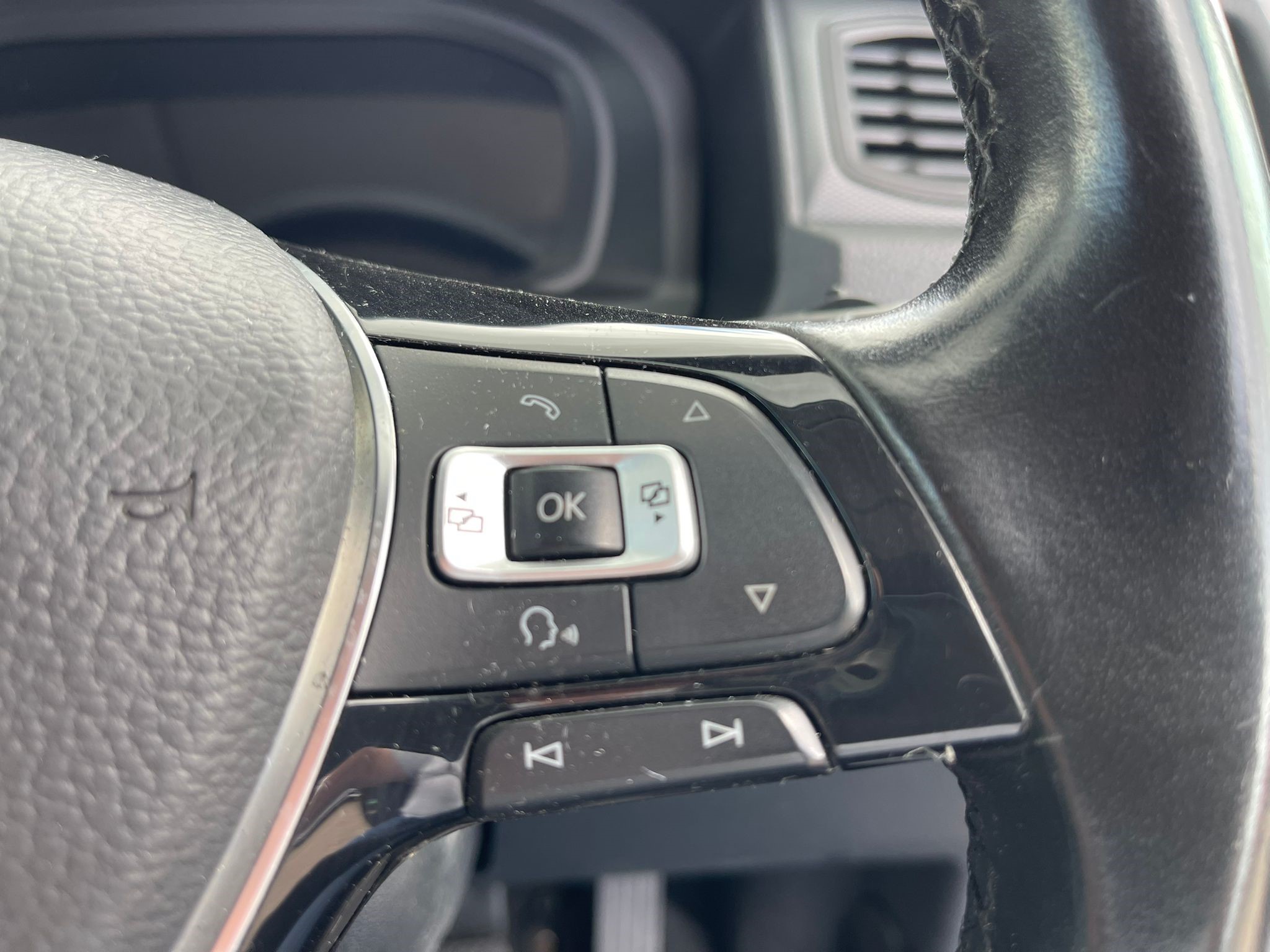 Right steering wheel controls